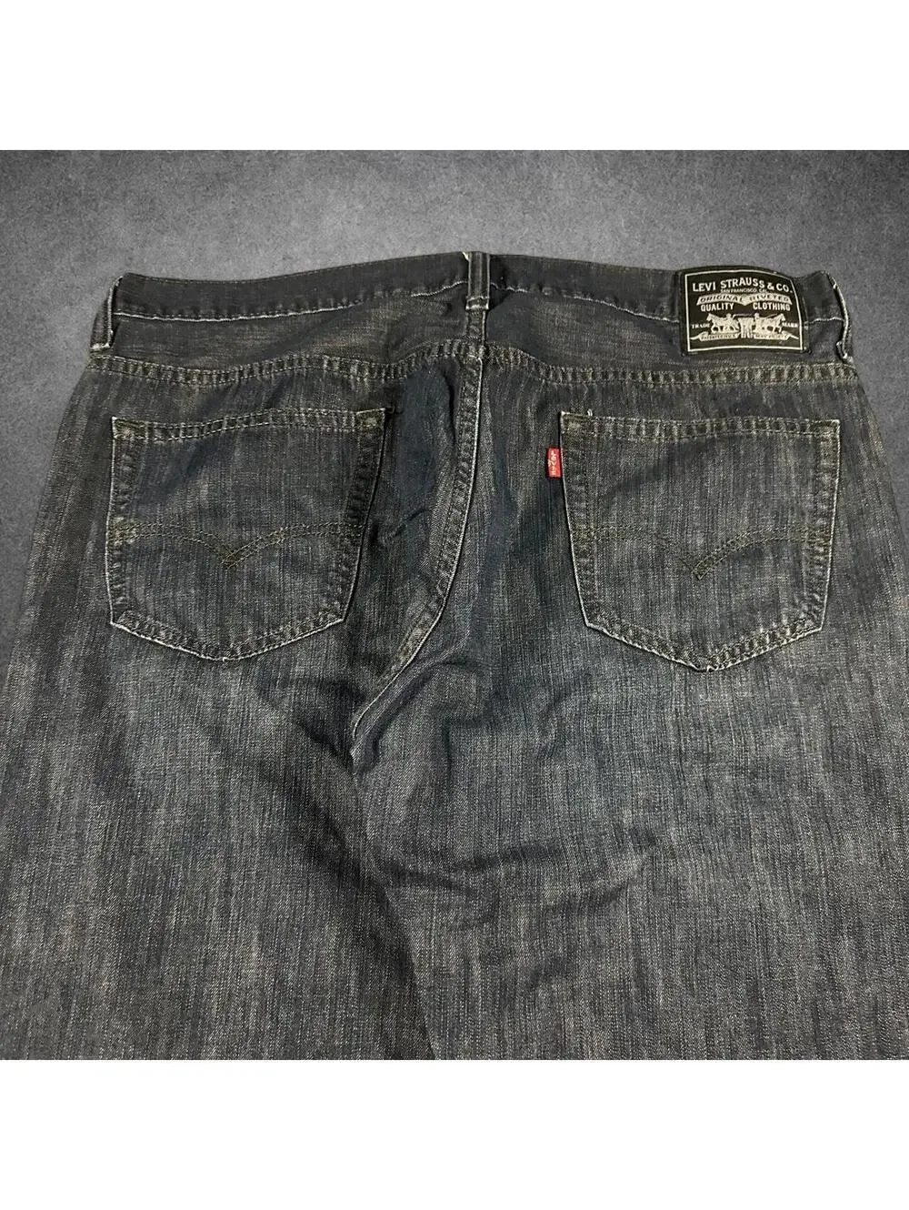 Levis •fits 37x30”